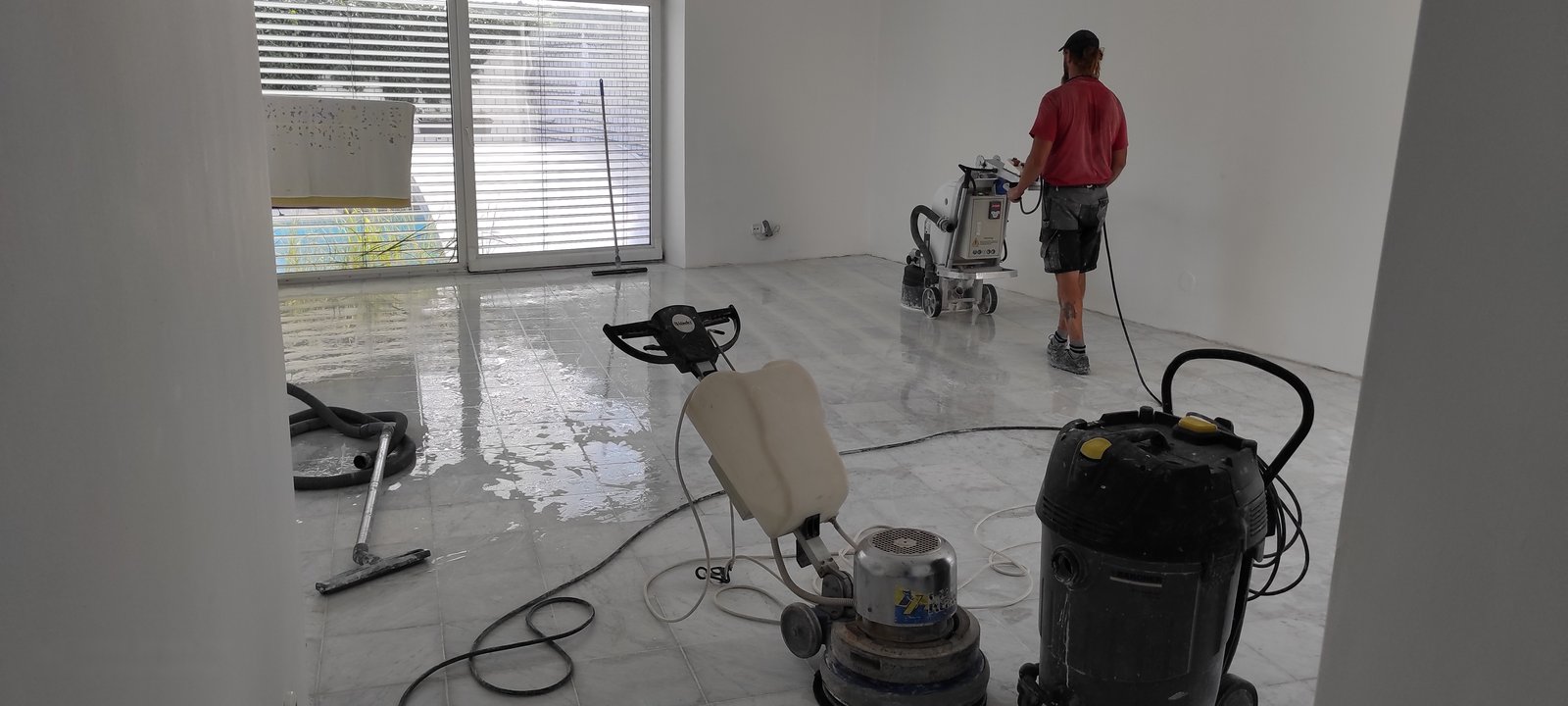 Realizace Krystal — renovace kamenné podlahy