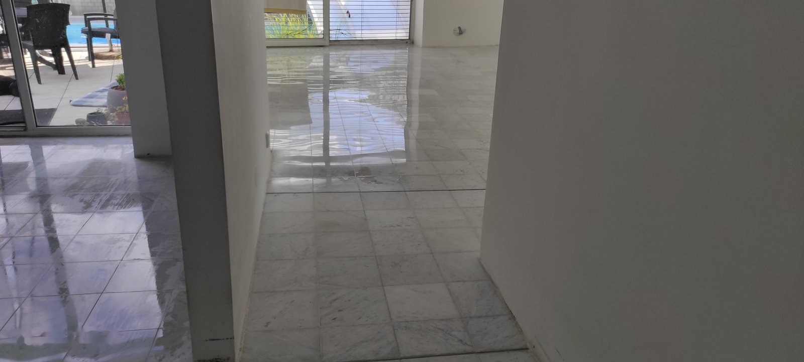 Realizace Krystal — renovace kamenné podlahy