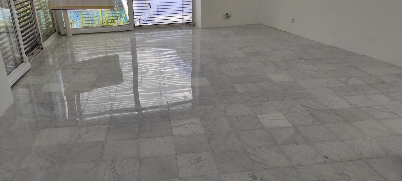 Realizace Krystal — renovace kamenné podlahy