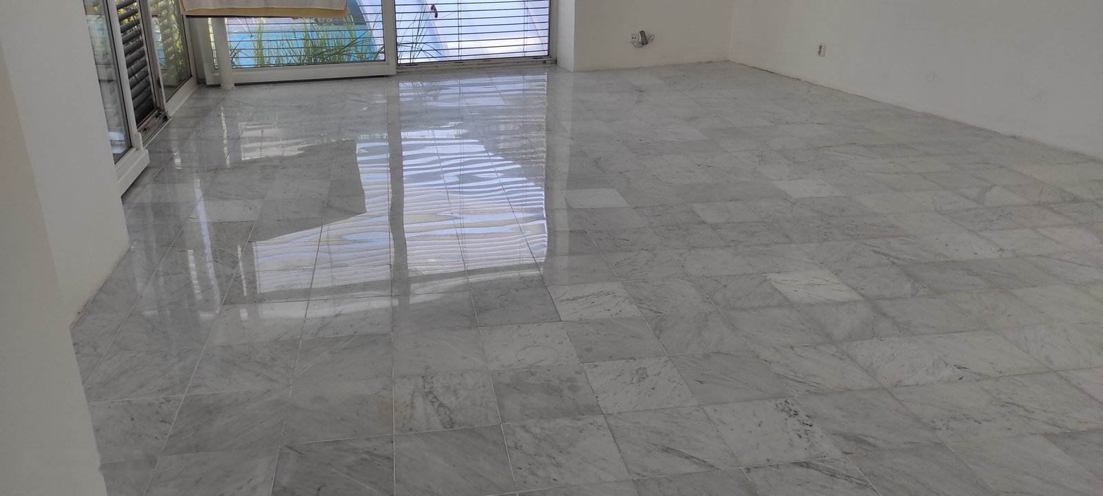 Realizace Krystal — renovace kamenné podlahy