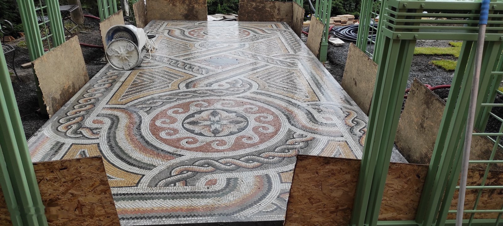 Realizace Krystal — renovace kamenné podlahy