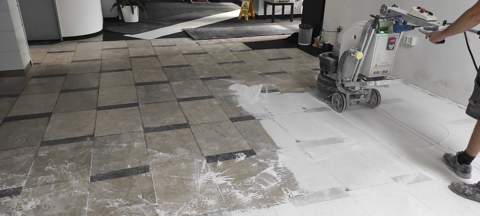 Realizace Krystal — renovace kamenné podlahy