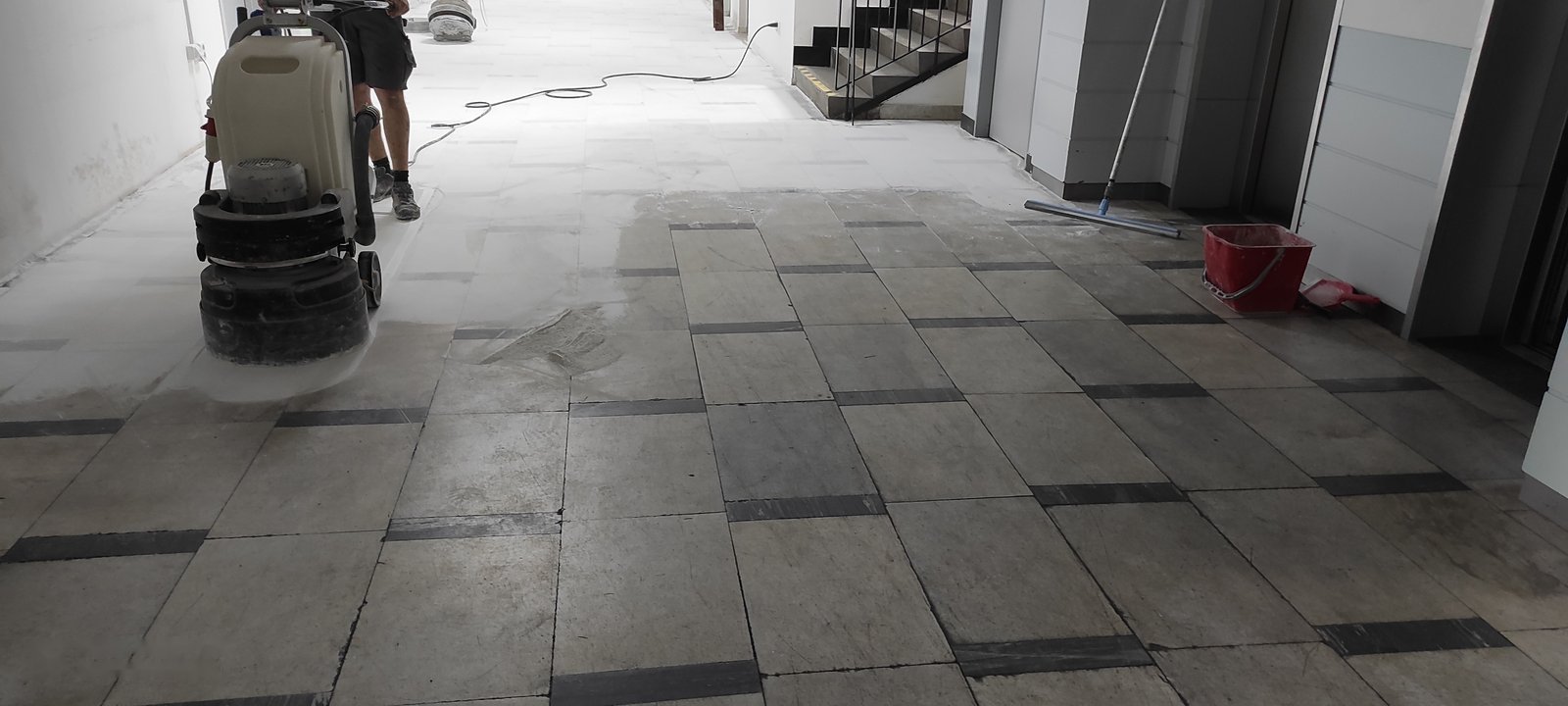 Realizace Krystal — renovace kamenné podlahy
