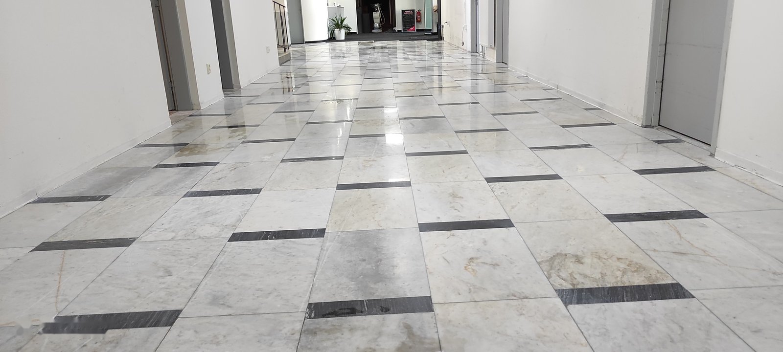 Realizace Krystal — renovace kamenné podlahy