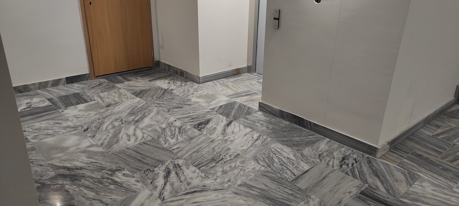 Realizace Krystal — renovace kamenné podlahy