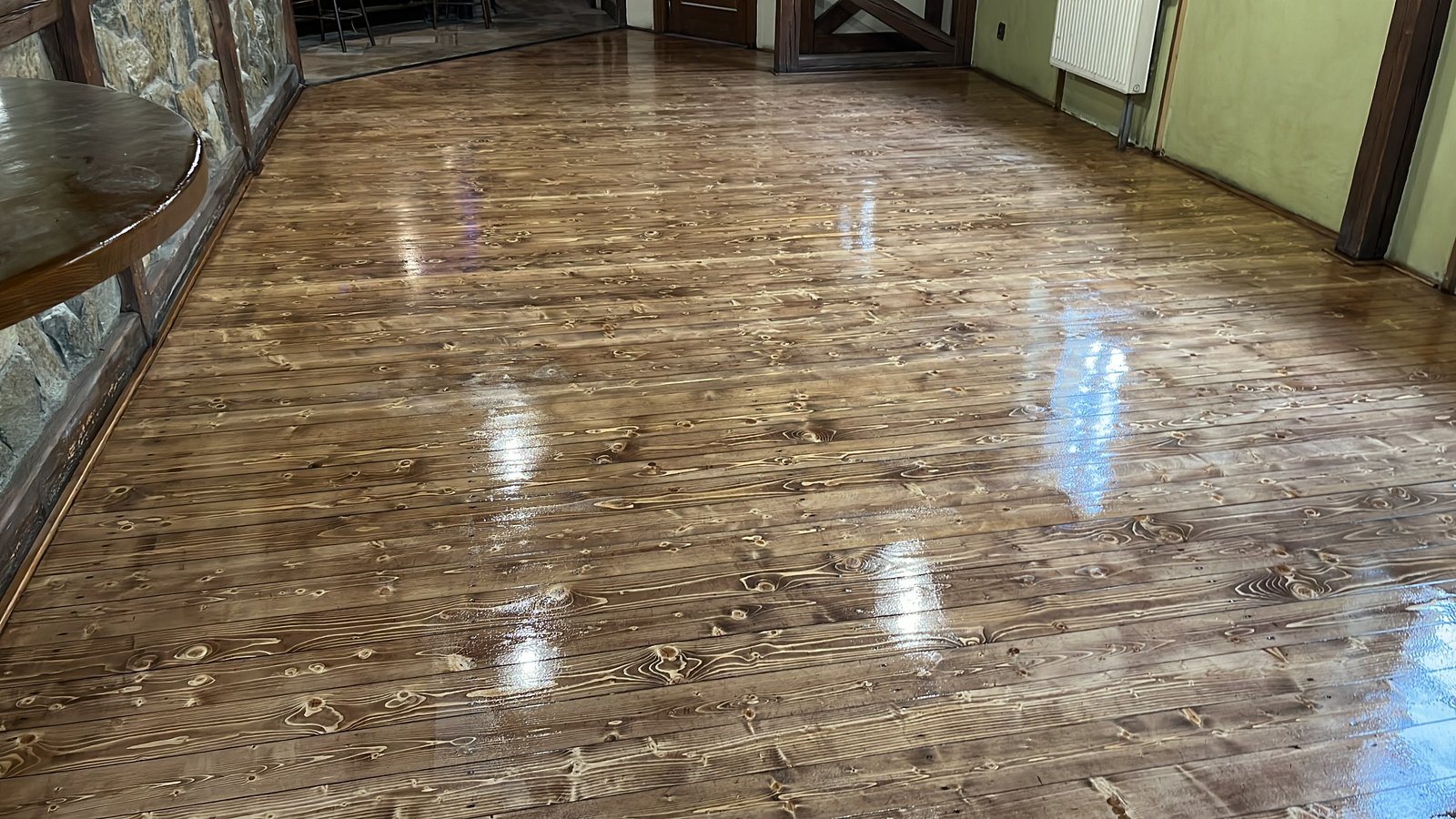 Realizace Krystal — renovace kamenné podlahy