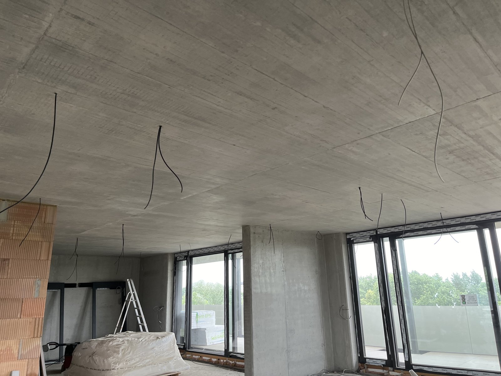Realizace Krystal — renovace kamenné podlahy