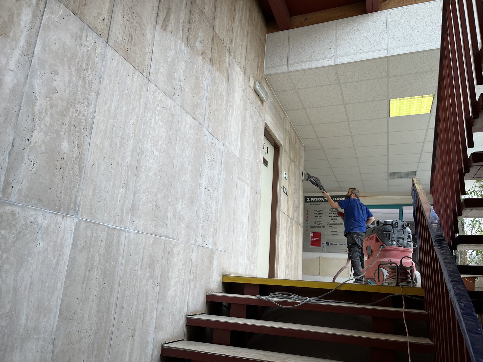 Realizace Krystal — renovace kamenné podlahy