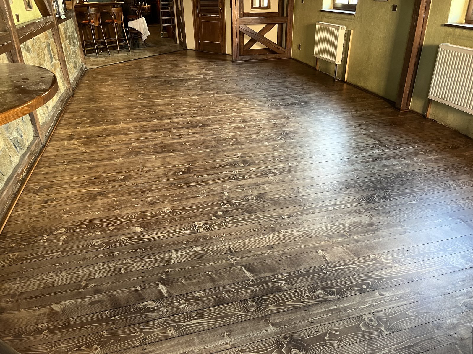 Realizace Krystal — renovace kamenné podlahy