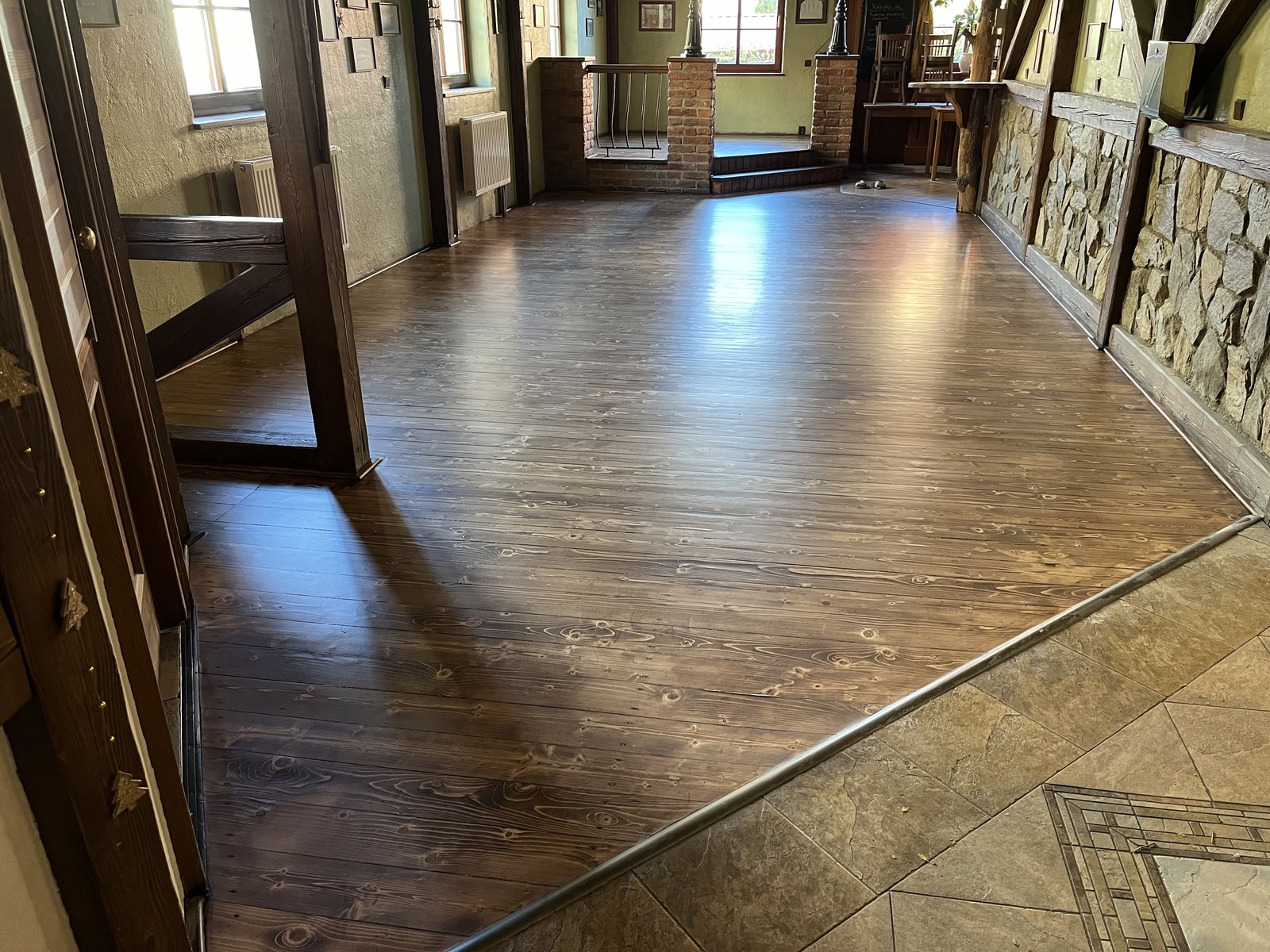 Realizace Krystal — renovace kamenné podlahy