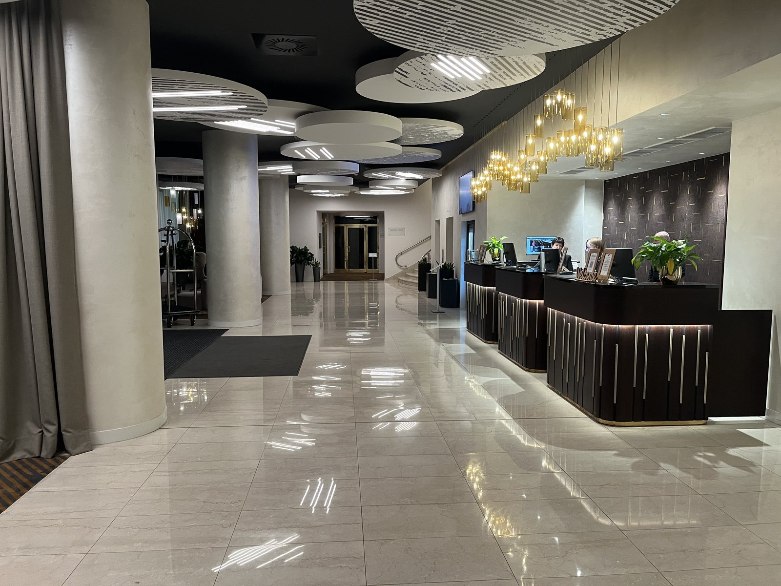 Realizace Krystal — renovace kamenné podlahy