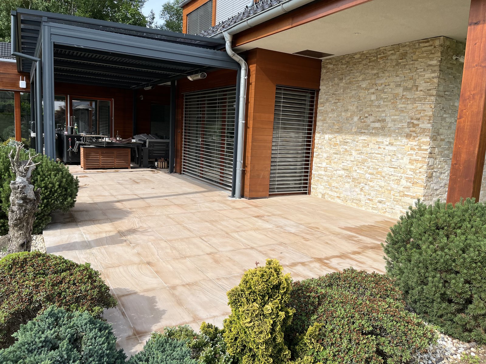 Realizace Krystal — renovace kamenné podlahy