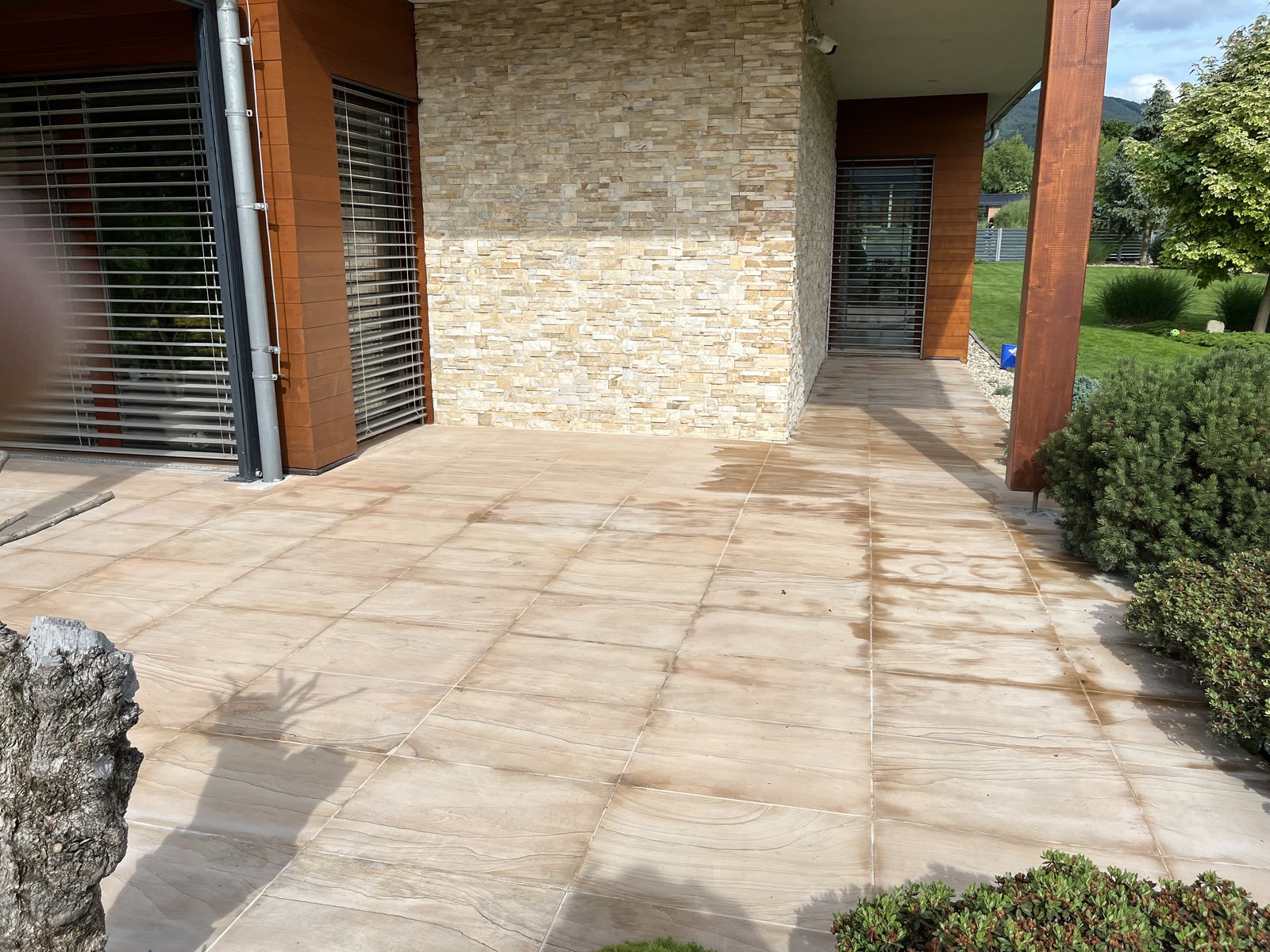 Realizace Krystal — renovace kamenné podlahy