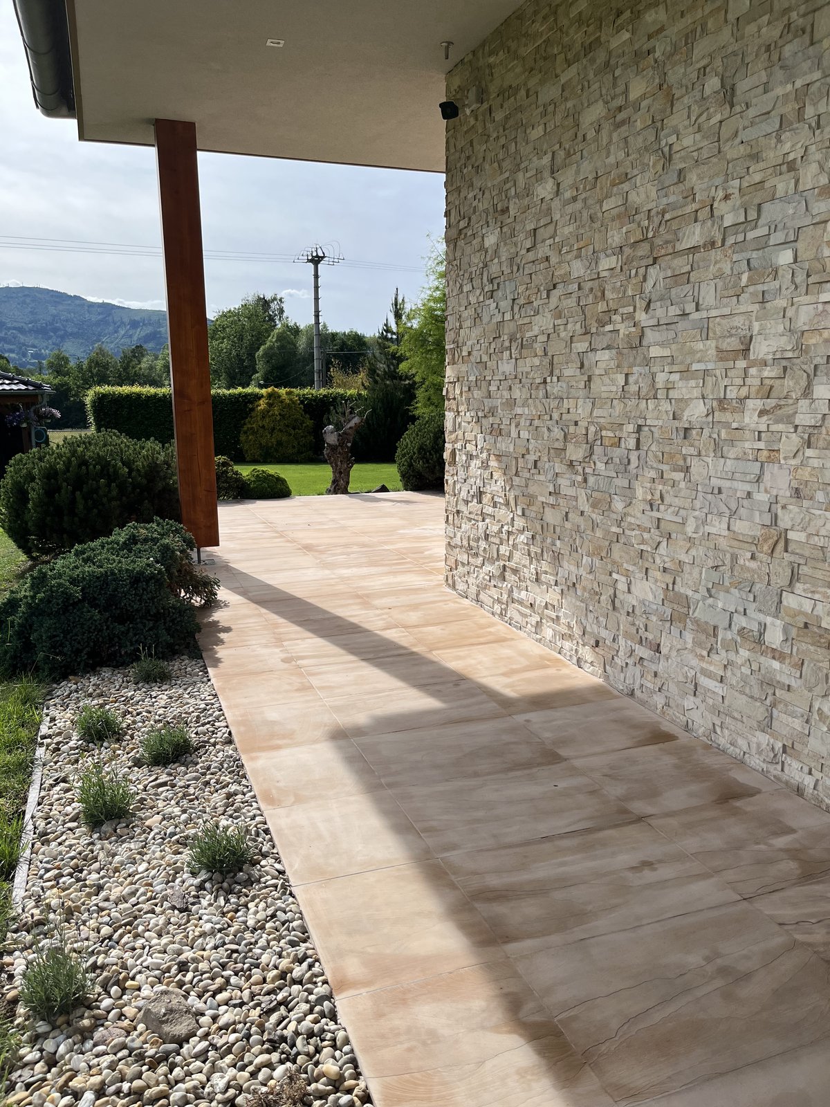 Realizace Krystal — renovace kamenné podlahy